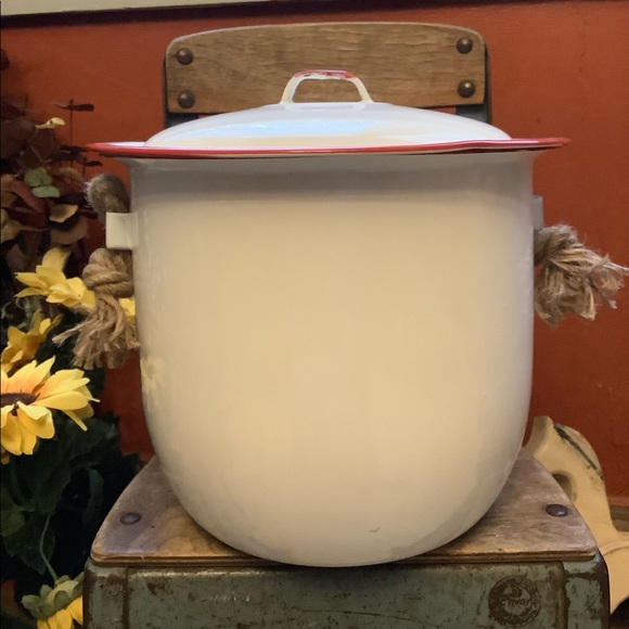 Vintage Farmhouse Enamel Pot - Picture 3 of 9
